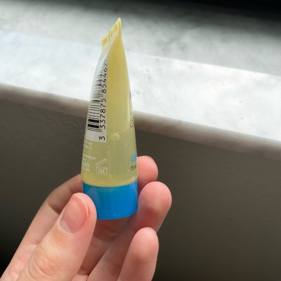 5 for $25๐ด LaRoche-Posay Gentle Foaming Cleansing Oil - Picture 2 of 5